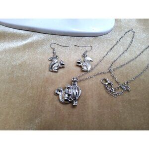 vintage womens silver tone squirrel w/nut necklace and squirrel earrings